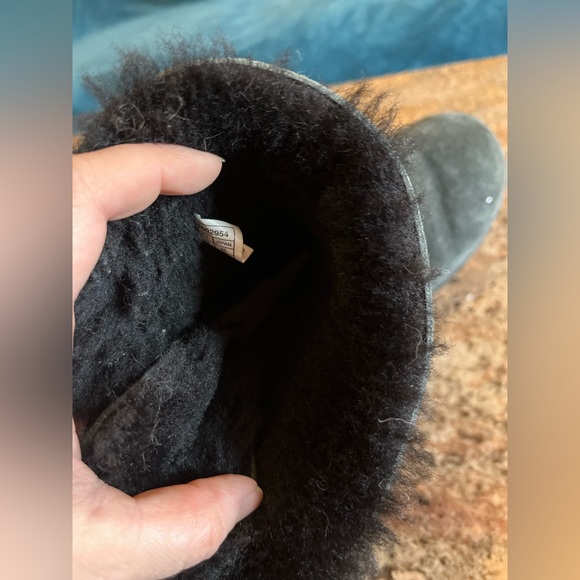 UGG Bow Tie Black Boots - Picture 2 of 12